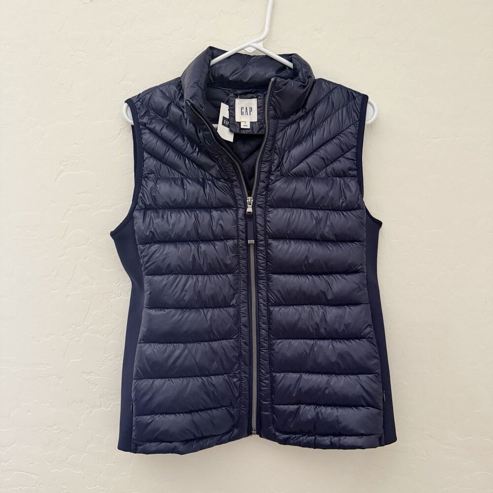NWT Gap Womens Medium Navy Lightweight Puffer Vest Stretch Side Panels Full Zip